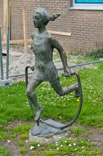 Zwijndrecht -  Springend meisje