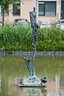 Figuur in vijver