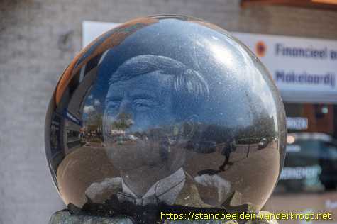 Drachten - Abdicatie- en kroningsmonument