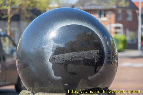 Drachten - Abdicatie- en kroningsmonument