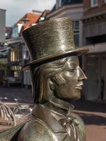 Sneek - De Friezin en de rondreizende textielkoopman