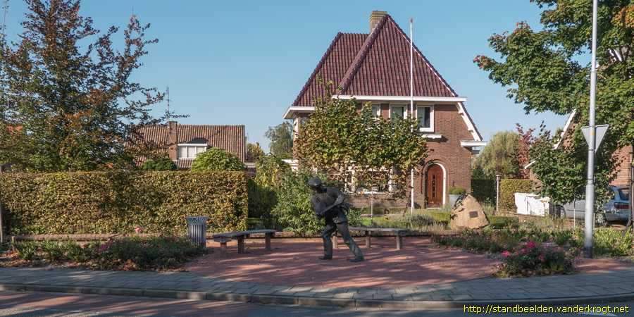 Dinxperlo - Smokkelaar met haan