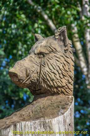 Garderen - Houten dierenbeelden