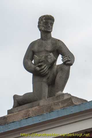 Nijmegen - Twee knielende figuren: Water en bos