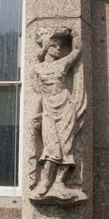 Winterswijk - Gevelbeelden postkantoor