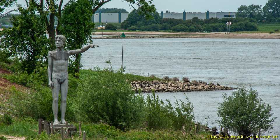 Zaltbommel - Hoogwater (Jongen in zwembroek)