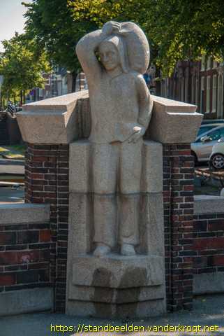 Groningen - Scheepsbouwer, visvrouw, korendrager en koopvrouw