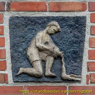 Groningen - Portiekdecoratie Tekens van de Dierenriem Lauwersstraat