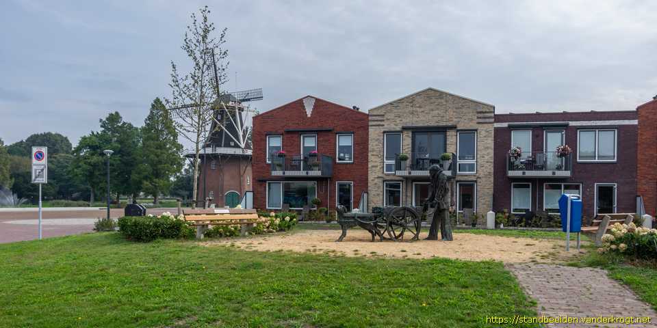 Oude Pekela - Man achter de hondenkar