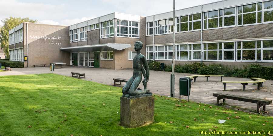 Winsum - Knielende jongen