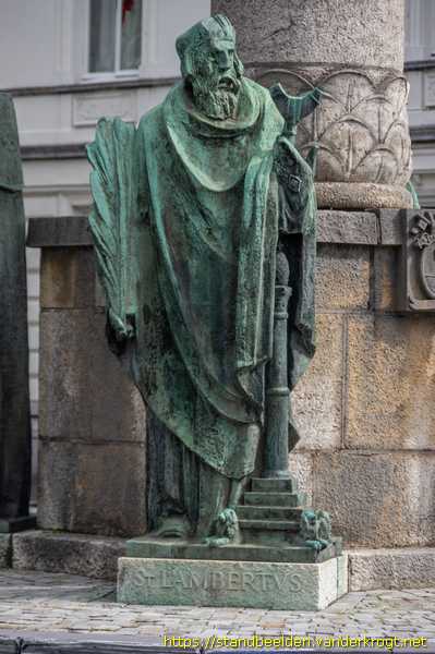 Maastricht - Mariamonument met vier bisschoppen van Maastricht