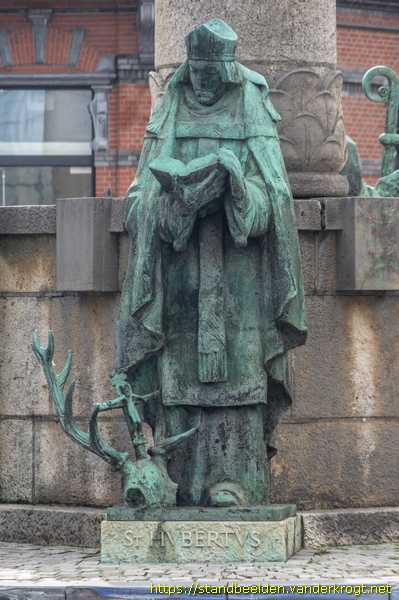 Maastricht - Mariamonument met vier bisschoppen van Maastricht