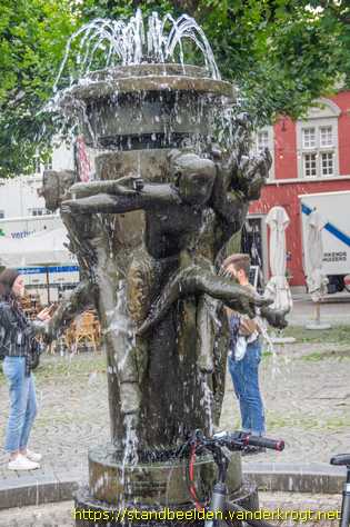 Maastricht - Fontein 'Hawt uuch vas'