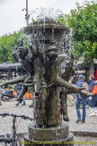 Maastricht - Fontein 'Hawt uuch vas'