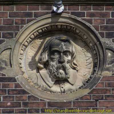 Venlo - Portretreliëfs beroemde Venlonaren (Stadhuis)