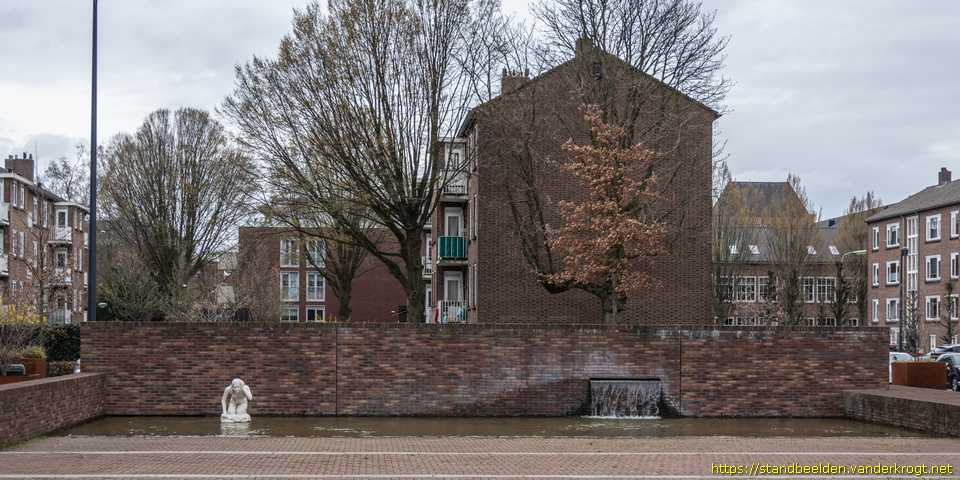 Breda - Meisjesfiguur - Baadster