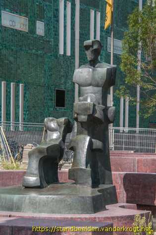 Eindoven - Figurengroep en Twee figuren