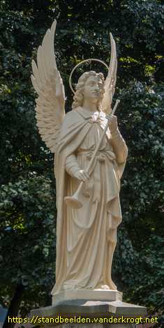 Tilburg - Hekwerk met Heiligenbeelden