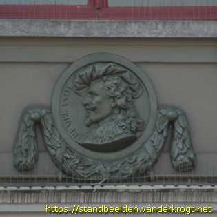 Amsterdam - Portretmedaillons gebouw Arti et Amicitiae