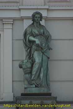 Amsterdam - Portretmedaillons gebouw Arti et Amicitiae