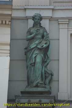 Amsterdam - Portretmedaillons gebouw Arti et Amicitiae
