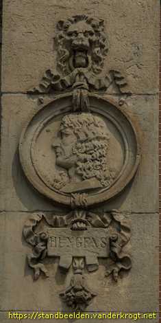 Amsterdam - Portretmedaillons Barlaeusgymnasium