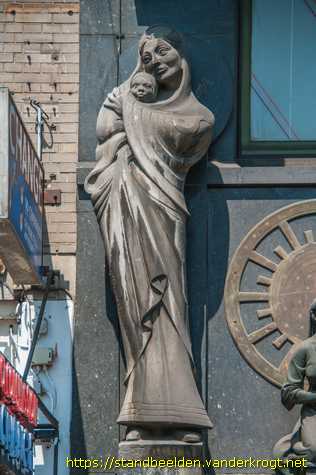 Amsterdam - Gevelbeelden De Utrecht