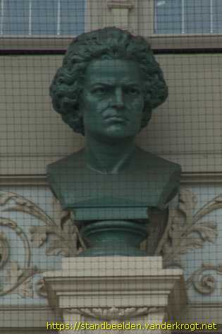 Amsterdam - Borstbeelden Concertgebouw