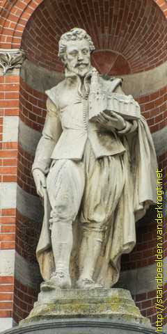 Amsterdam - Gevelbeelden Stedelijk Museum