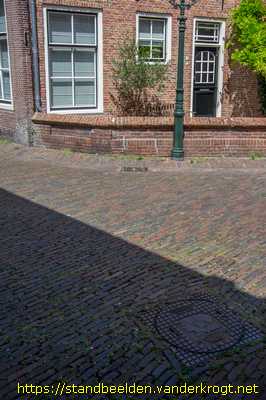 Enkhuizen - Kroningsdeksels Willem-Alexander en Máxima