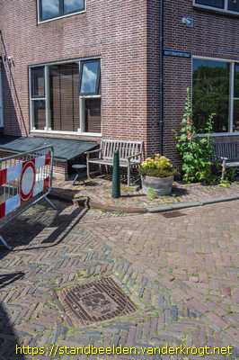 Enkhuizen - Kroningsdeksels Willem-Alexander en Máxima