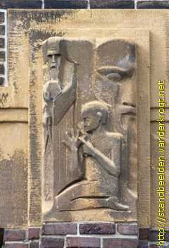 Almelo - Gevelreliëfs aan de Rietschool