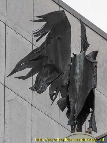 Almelo - Boegbeelden: twee vogels