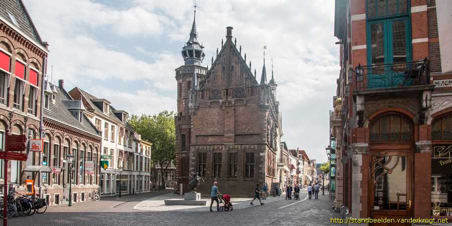 Kampen - Stadhuisbeelden