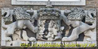 Terneuzen - Beelden aan het Rijkskantorengebouw