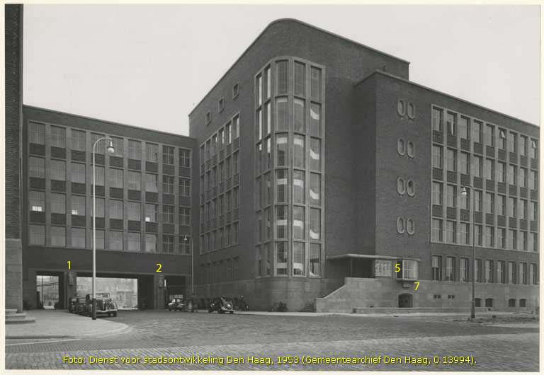 Den Haag - Gevelornamenten van het oude stadhuis
