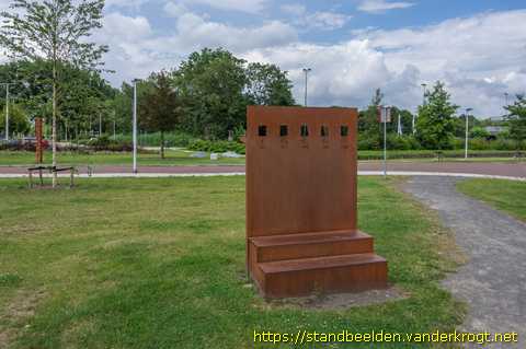 Capelle aan den IJssel - De Rode beuk, met zitplek, boomhoogtemeter en idealenvenster