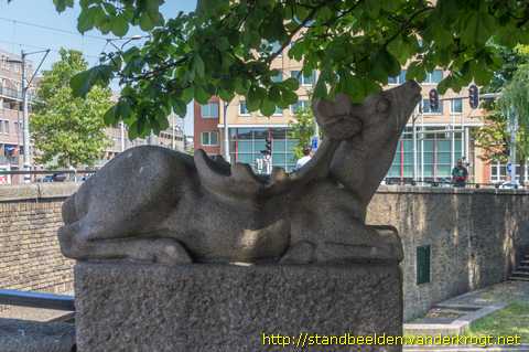 Den Haag - Eland, Ezel, Paard en Koe plus Dolfijn