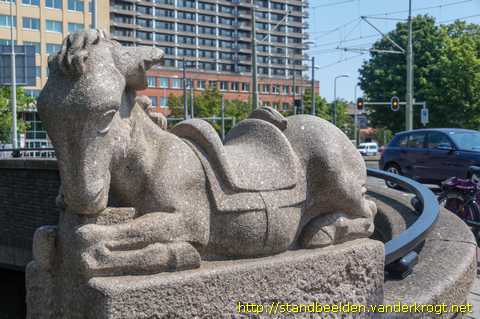 Den Haag - Eland, Ezel, Paard en Koe plus Dolfijn
