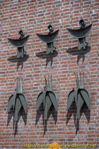 Den Haag - Man, Vogels en bloemen