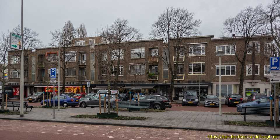 Den Haag - Portiekornamenten vogel