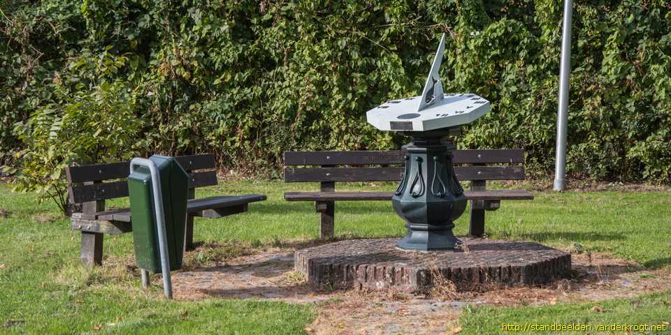 Krimpen aan de Lek - Zonnewijzer met walvis