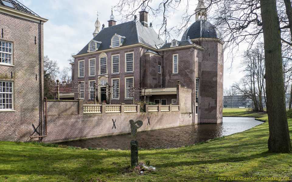 Oegstgeest - Spelend kind met bal