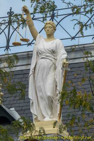 Rotterdam - Vrouwe Justitia, Wijsheid en Goedertierendheid
