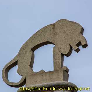 Rotterdam - Dierfiguren op het toegangshek van Blijdorp