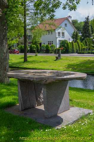 Schiedam - Bank, Tafel en Stoel