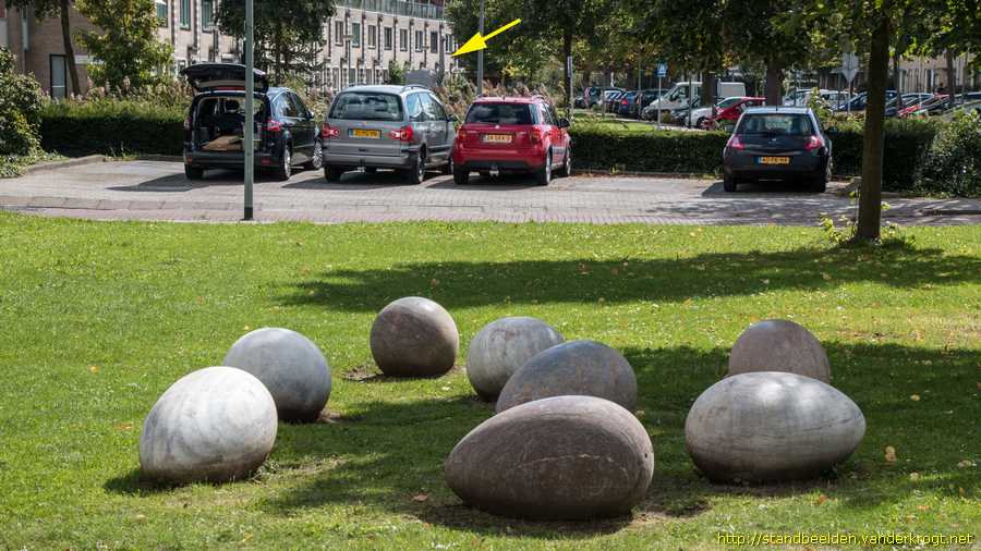 Vlaardingen - Struisvogel en haar eieren