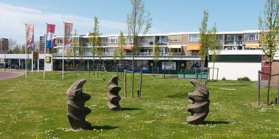 Vlaardingen - Drie staande dieren (?)