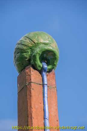 Vlaardingen - Beeld met waterkruiken