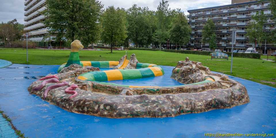 Zoetermeer - Waterspeelplastiek met slang